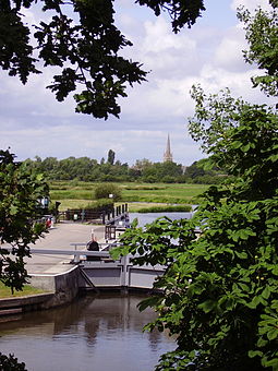 St John's Lock, near Lechlade St John's Lock and Lechlade in background.JPG