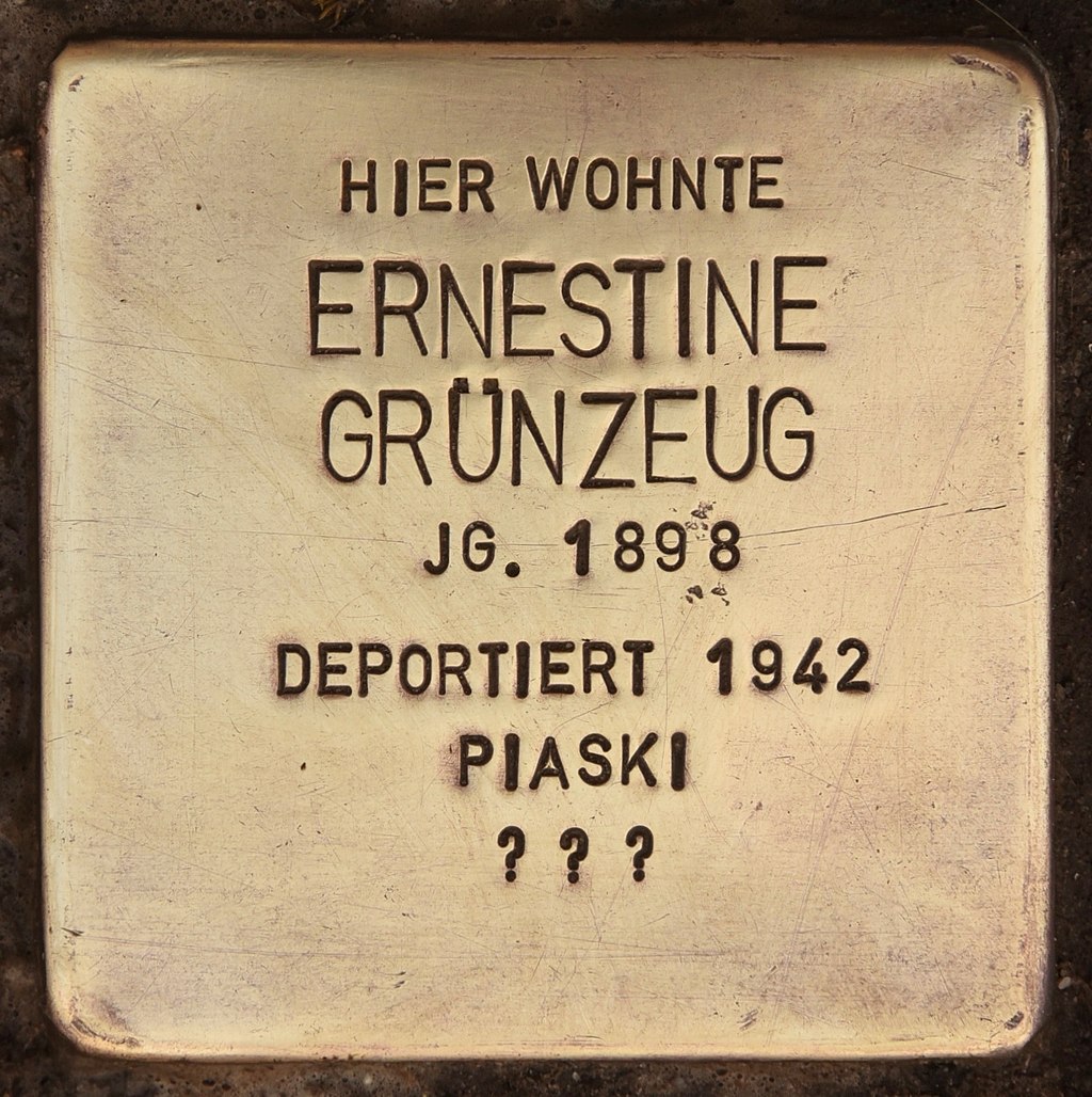 Stolperstein für Ernestine Grünzeug (Senftenberg).jpg