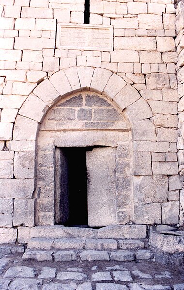 File:Stone door - Desert castle - Jordan.jpeg