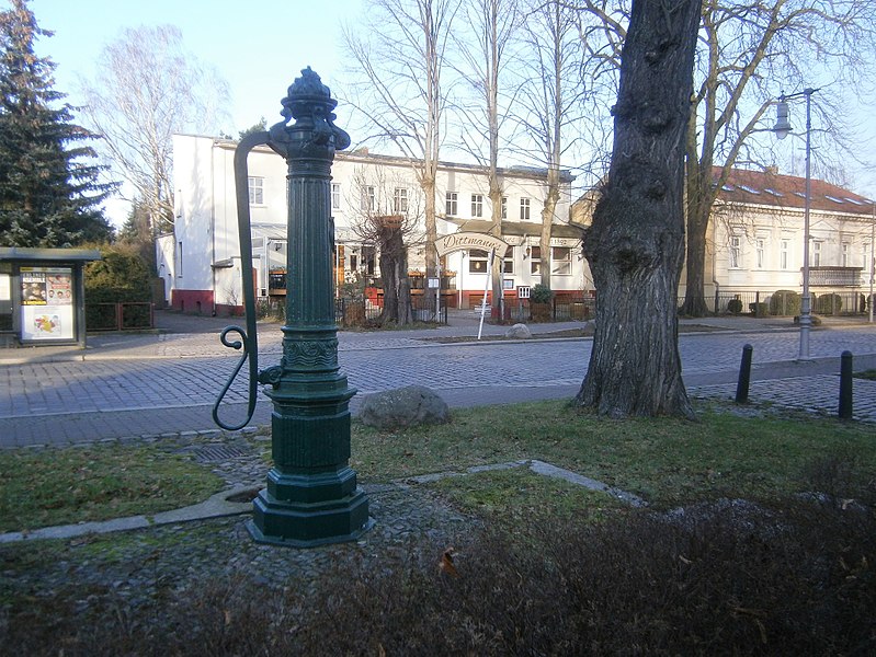 File:Straßenbrunnen51 Rosenthal Hauptstraße (4).jpg