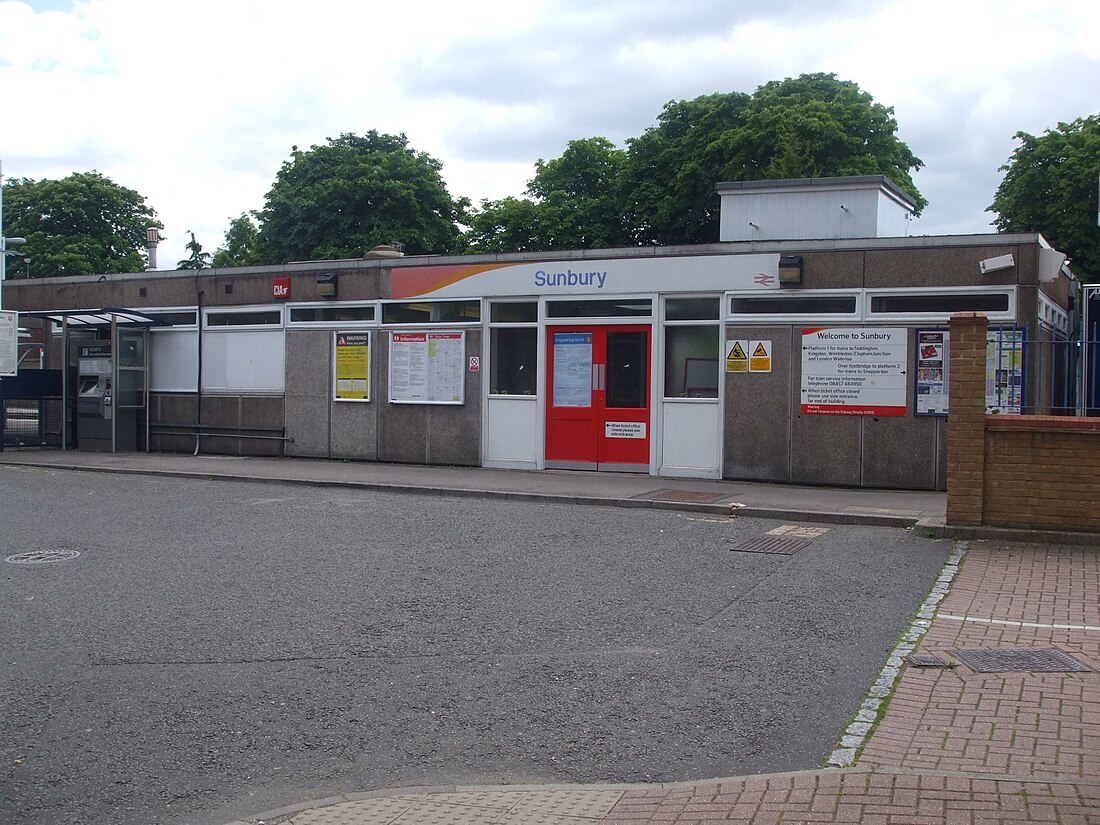 Sunbury railway station (Surrey)