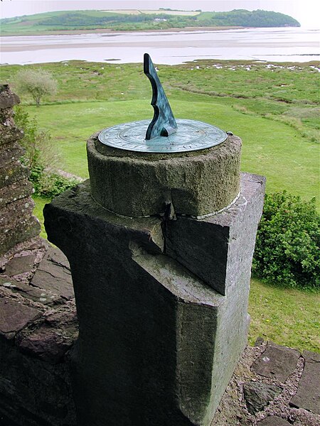 File:Sundial at Laugharne Castle - geograph.org.uk - 4483219.jpg