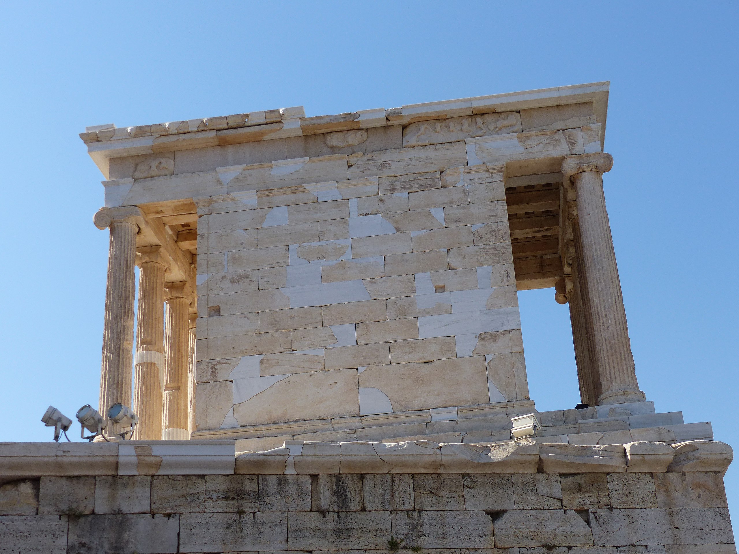 File:Templo de Atenea Nike, Atenas, Grecia, 2019 05.jpg - Wikimedia Commons