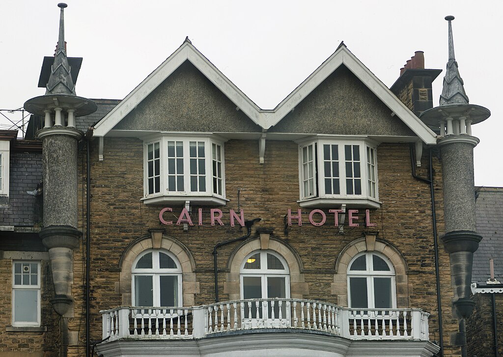 Picture of Cairn Hotel courtesy of Wikimedia Commons contributors - click for full credit