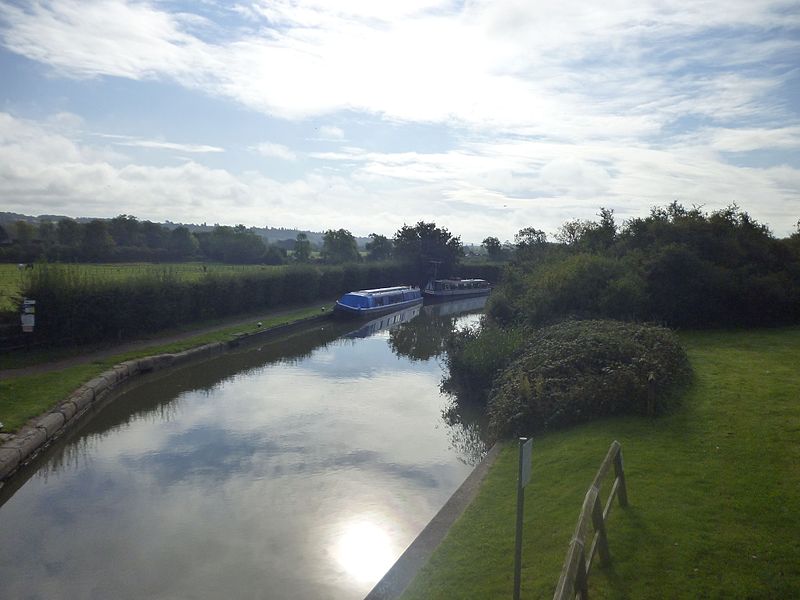 File:The Grand Union Canal - panoramio (1).jpg