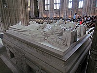 Tomb of King George V and Queen Mary.jpg