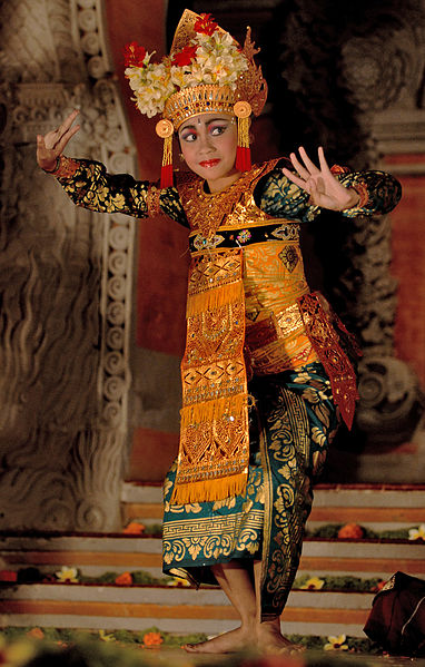 File:Traditional Dance in Ubud.jpg