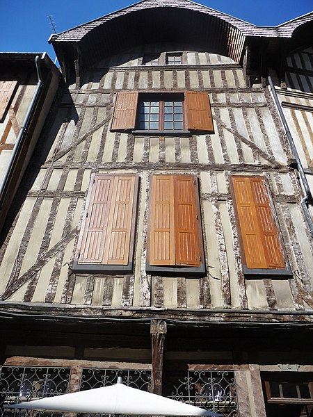 File:Troyes Maison, rue Molé n° 6.jpg