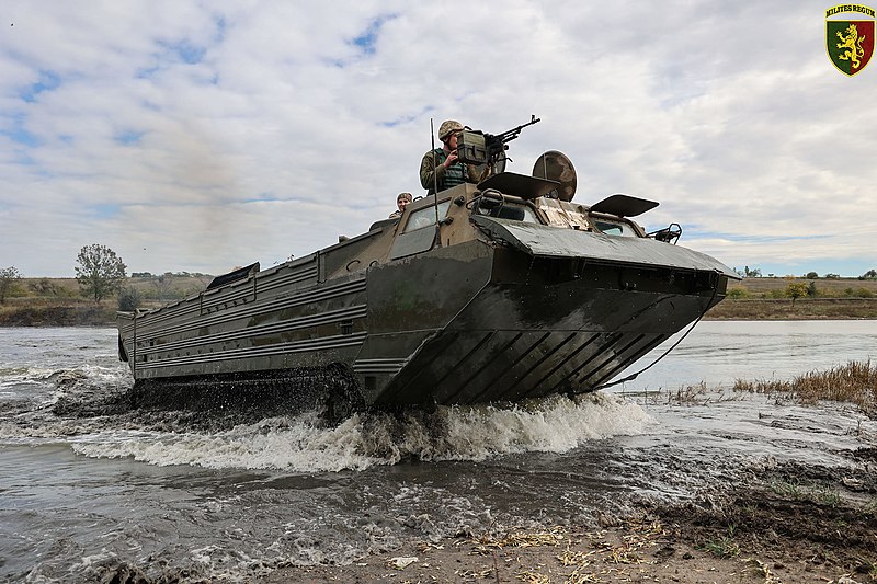 File:UA 24th brigade forcing water obstacles 02.jpg