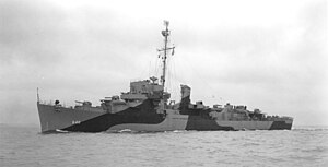 USS Fieberling (DE-640) berlangsung di laut, di sekitar 1944.jpg