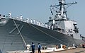 ABD Donanması 050920-N-3541A-002 Güdümlü füze avcısı USS Ross (DDG 71), bir UNITAS yolculuğuna katılmak için yola çıkmadan önce Norfolk Deniz İstasyonundaki İskele 5'e demirledi.jpg