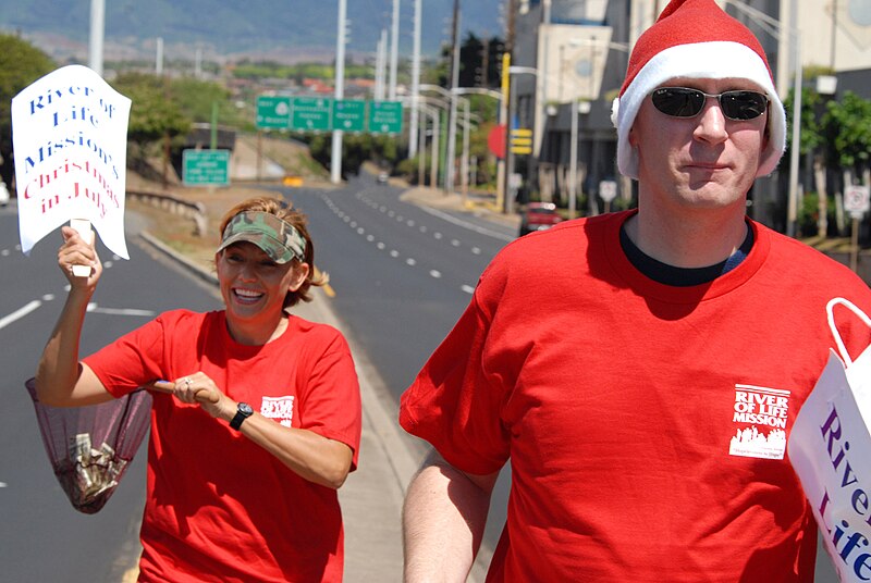 File:US Navy 070725-N-4965F-003 Personnel Specialist 1st Class Robert Whittle and Master-at-Arms 1st Class Jinine Green spread Christmas cheer to passing motorists as part of a volunteer project and fundraiser for the River of Life.jpg