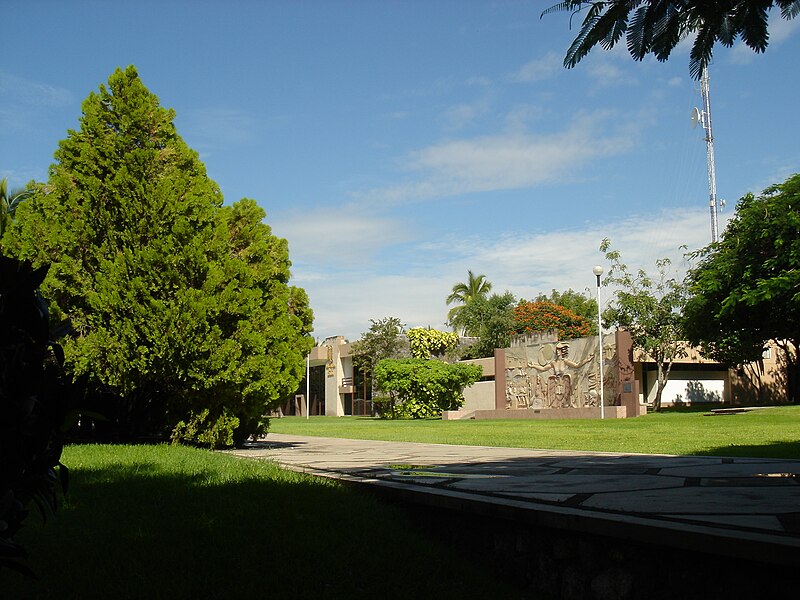 File:Universidad de Colima.jpg
