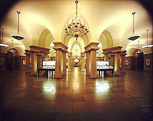 The United States Capitol crypt, image taken looking east Us capitol crypt.jpg