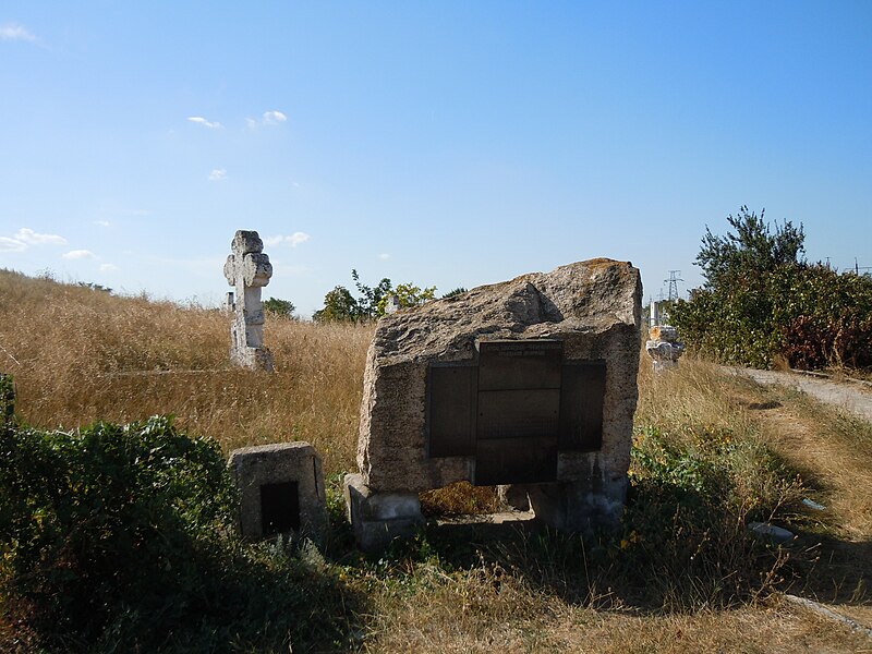 File:Usatove cossack cemetery.jpg