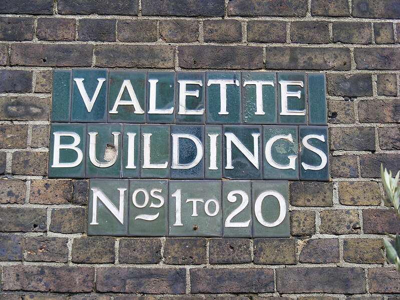 File:Valette Buildings, E9.jpg