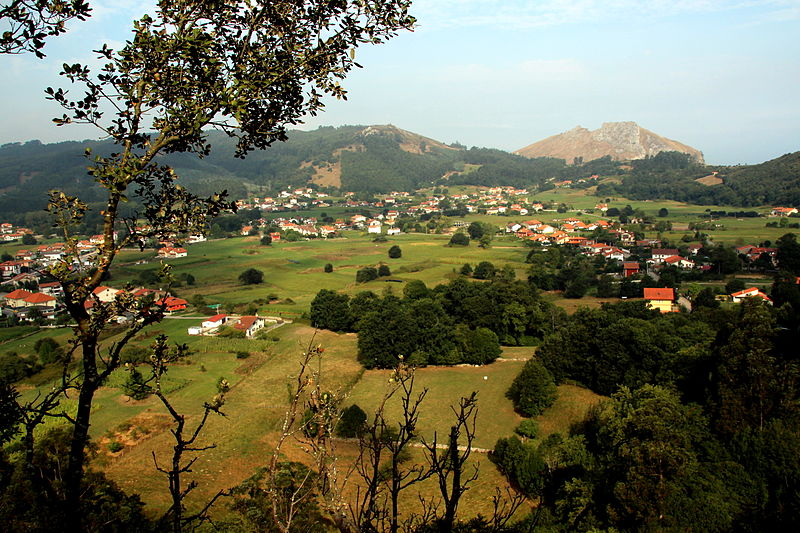 File:Valle de Liendo.jpg