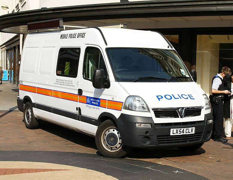 File:Vauxhall Movano (London police).jpg