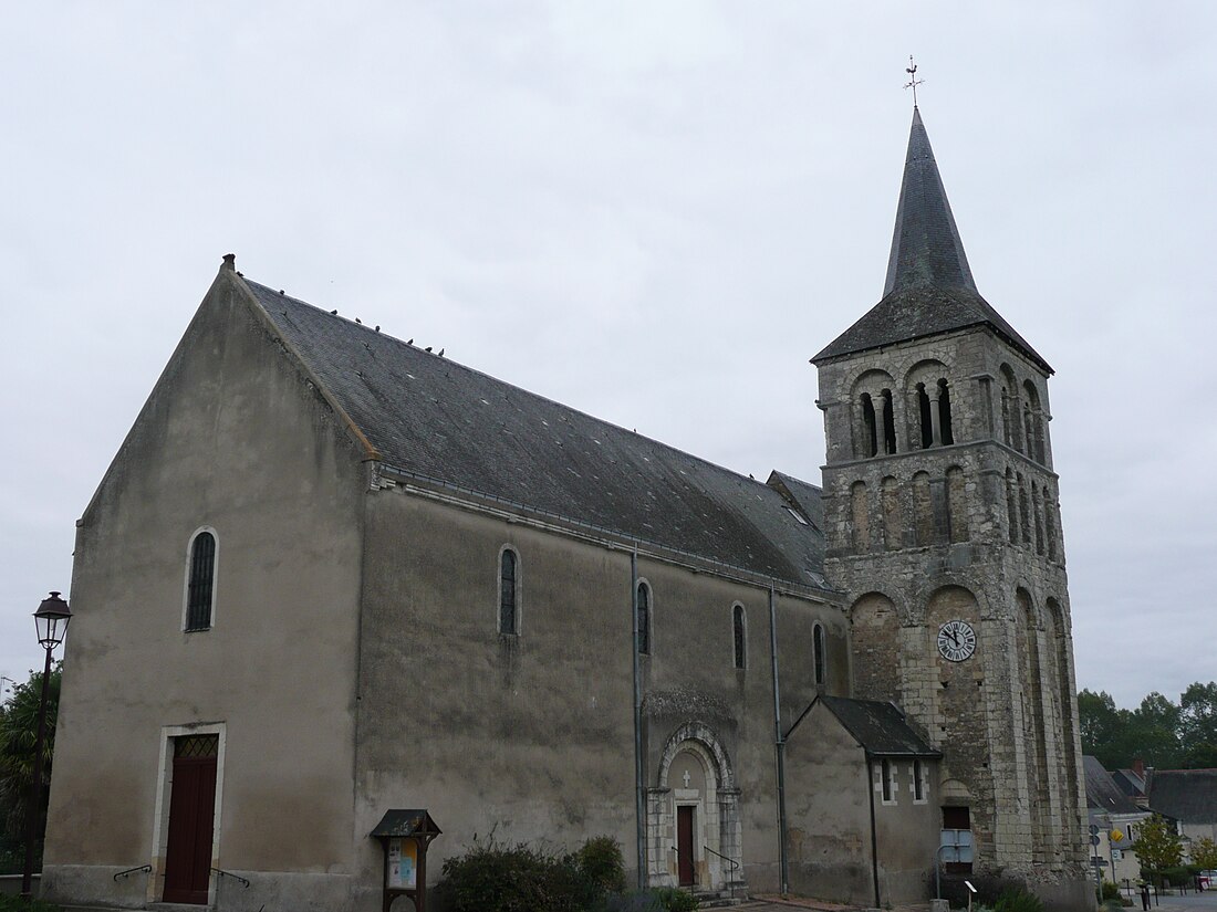 File:Villevêque - Eglise.jpg