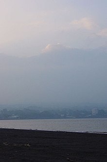 Dense vog as seen from Hilo Bay, Hawai`i Vog hilo bay 2005.jpg