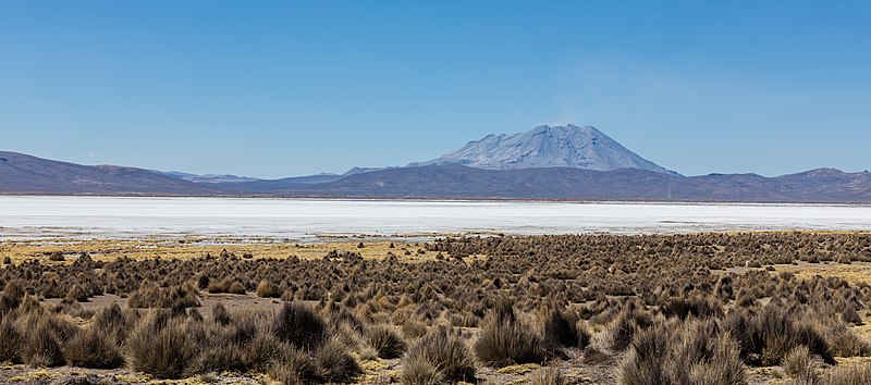 File:Volcán Ubinas y Laguna de Salinas, Arequipa, Perú, 2015-08-02, DD 48.JPG