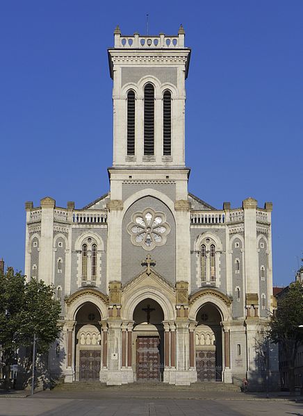File:Vue 5 de la cathédrale Saint-Charles à Saint-Etienne.jpg