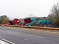 Wagons accidentés stockés le long de la voie.jpg