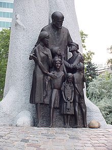 Warszawa pomnik Janusz Korczak 02.jpg
