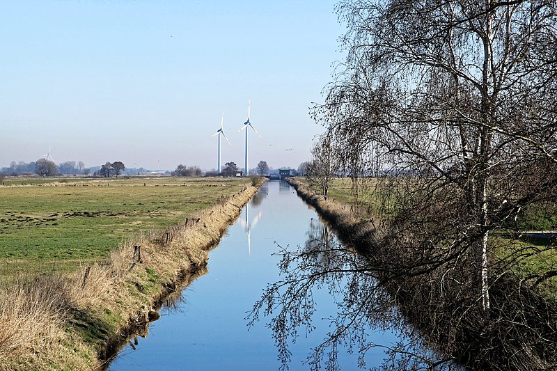 File:Weener St. Georgiwold - St. Georgiwold + Großsoltborger Sieltief + Schöpfwerk (Brücke) 01 ies.jpg