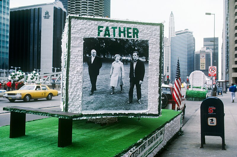 File:West Wacker Drive, Chicago, March 1988; photographer, Jeff Wassmann.jpg