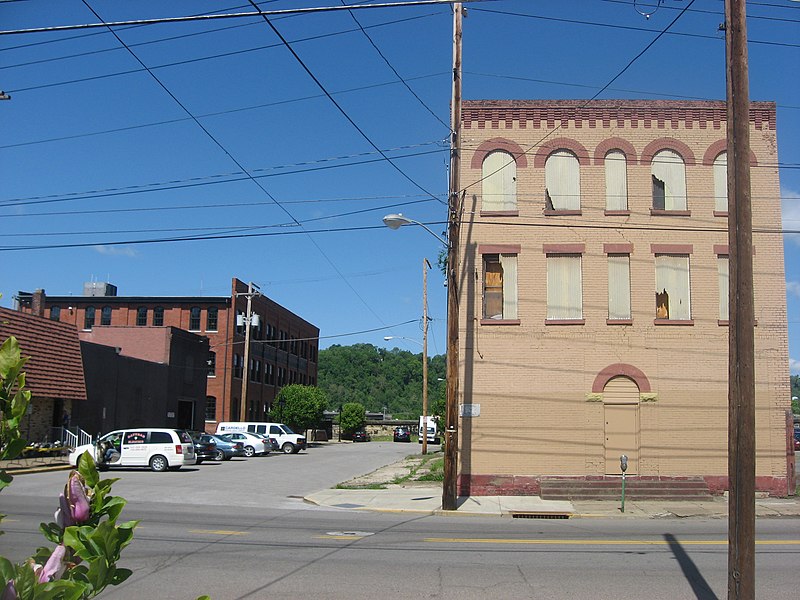 File:Wheeling Warehouse HD, Main and 22nd.jpg