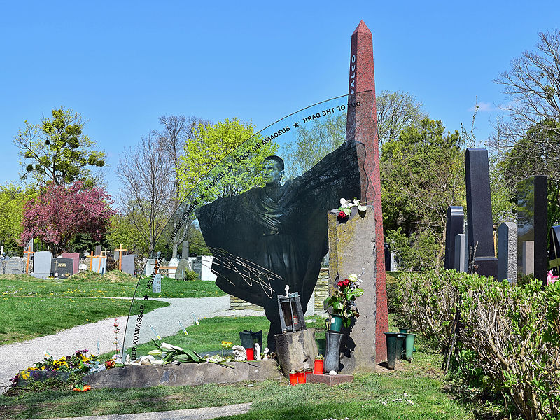 File:Wiener Zentralfriedhof - Gruppe 40 - Grab von Falco.jpg