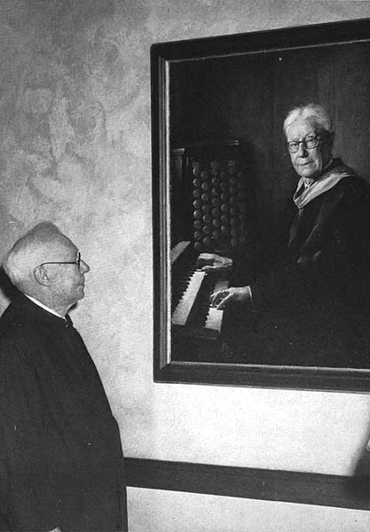 File:William Churchill Hammond standing in front of portrait of himself by Harold Brett.jpg