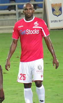 tegak=Soares bermain untuk Hapoel be'er Sheva di 2015