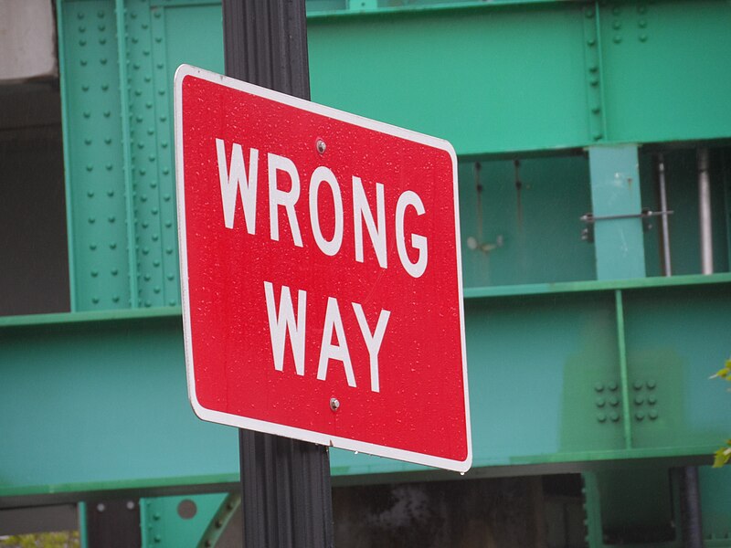 File:Wrong Way sign in Leverett Circle, May 2013.jpg