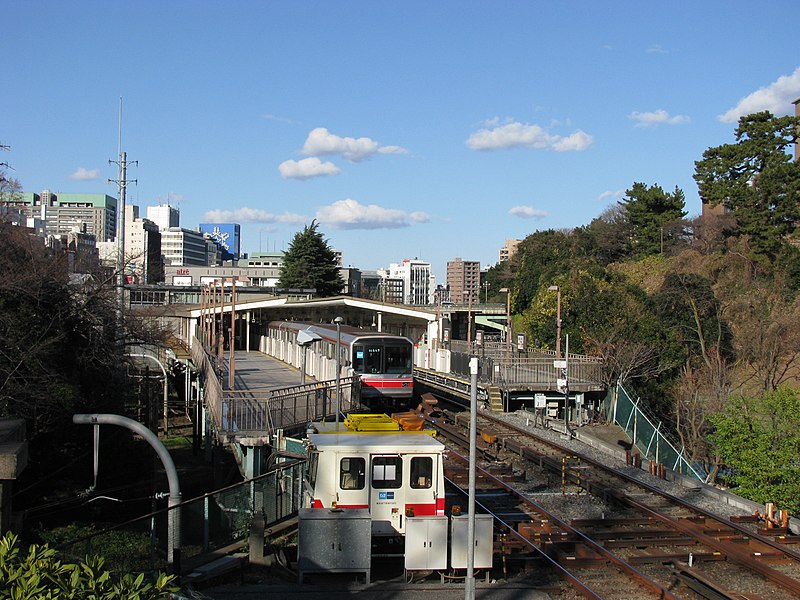 File:Yotsuya Station -01.jpg