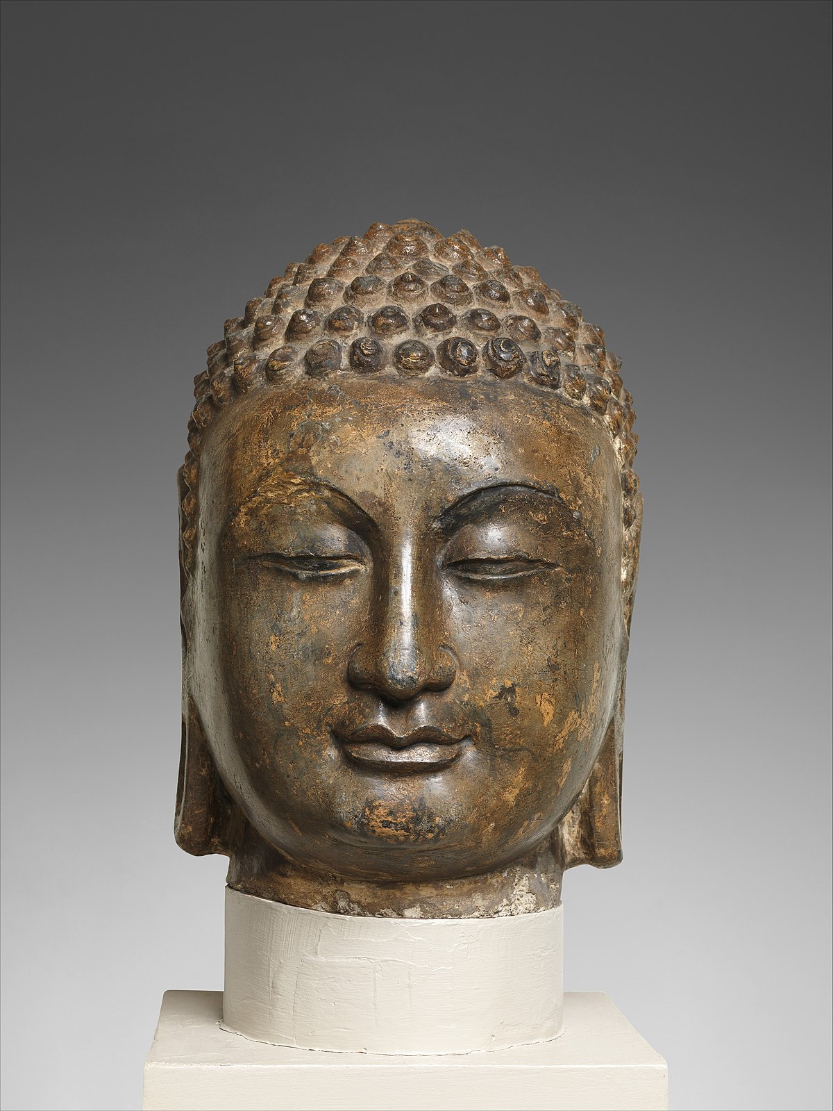 File:北齊南響堂山石窟彩繪石雕佛頭像（石灰岩）-Head of a Buddha 