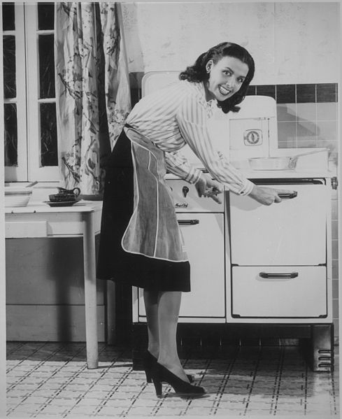File:"Lena Horne conserves fuel (gas).", ca. 1941 - ca. 1945 - NARA - 535820.jpg