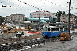 Тимчасові трамвайні колії, прокладені на площі Гагаріна на час реконструкції