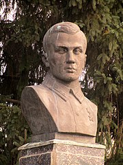 Пам'ятник-бюст Герою Радянського Союзу Кагамлику(1).JPG
