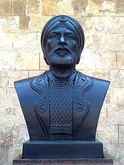 Qutuz bust in Cairo