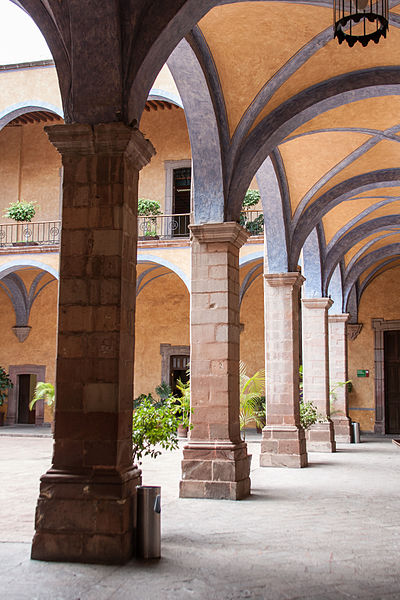 File:10217-Claustro de San Felipe Neri - Palacio Conin.jpg