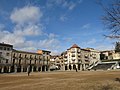 120 Plaça de Fra Bernadí (Manlleu), angle nord-oest.jpg
