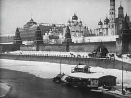 Файл:1908. Москва. Кремлевская набережная. Старая кинохроника..ogv