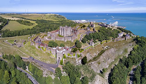 1 dover castle aerial panorama 2017.jpg