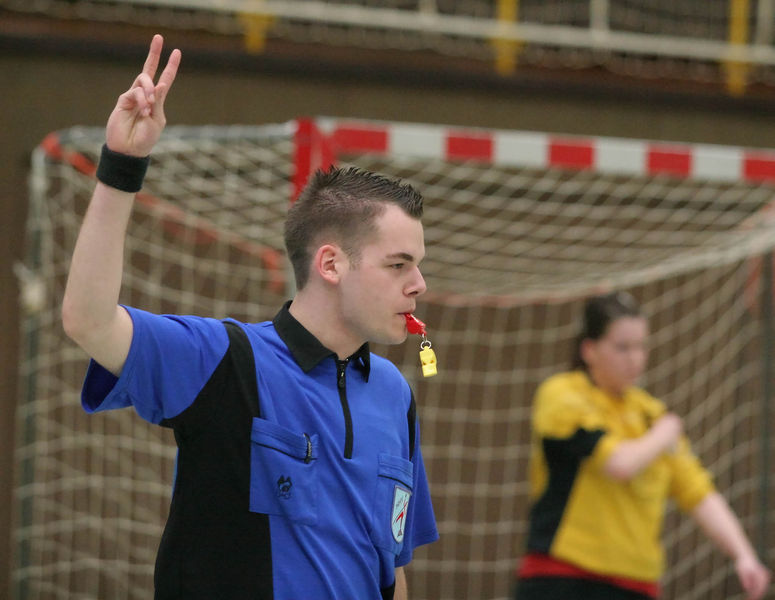File:2-minutes-suspension-handball.jpg