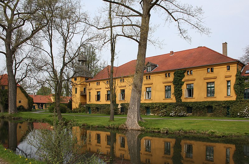 File:2010-04-28 Gut Böckel, Rödinghausen 057.jpg