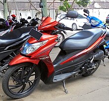 2011 Suzuki Hayate 125 (20210916).jpg