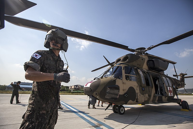 File:2015.9.22 육군 의무후송항공대 '메디온' Aeromedical evacuation 'MEDEON', Republic of Korea Army Aviation Operation Command - 22604951730.jpg