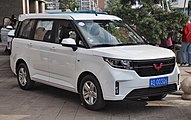 Wuling Hongguang Plus vue avant